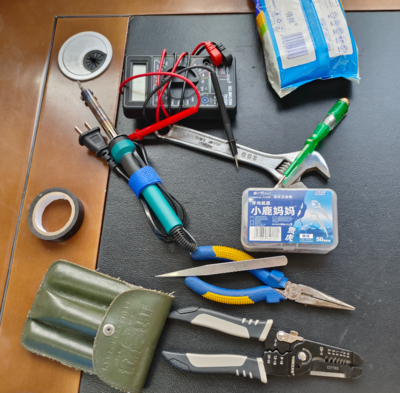 社區(qū)里的“家電醫(yī)生” 巧手電工器材“復(fù)活”老舊電器，溫情守護鄰里生活